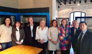 La junta directiva del Colegio de Enfermería de La Rioja junto a María Martín, consejera de Sanidad de La Rioja; y Florentino Pérez Raya y Diego Ayuso. 