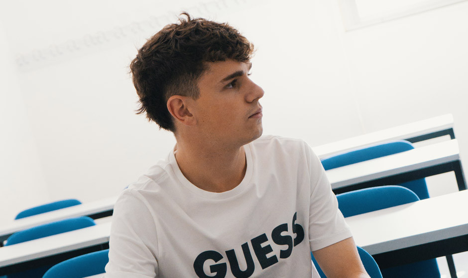 Hugo Pinilla, jugador del Real Zaragoza y estudiante de Medicina.