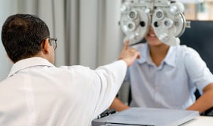 El espasmo acomodativo, nuevo riesgo ocular por el abuso de pantallas