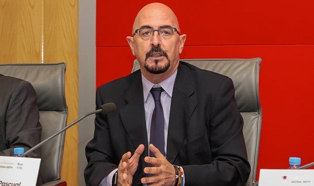 César Pascual, consejero de Salud de Cantabria lanza la convocatoria pública para nombrar gerentes de los hospitales