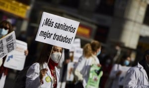 La sanidad entierra con miles de OPEs el interinazo de la crisis económica