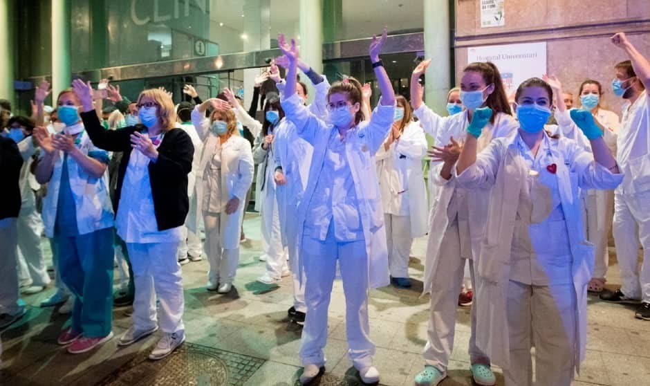 La sanidad española brinda por un 2022 que "ponga fin a la pandemia"