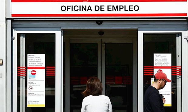 La sanidad, 'medalla de plata' en empleo: crea 65.000 puestos en un año