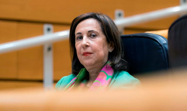  Margarita Robles, ministra de Defensa. suma 100 enfermeros y otro medio centenar de TCAE a la sanidad militar.