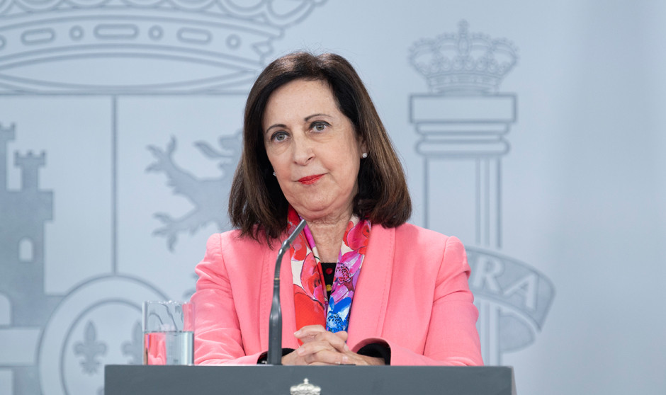  Margarita Robles, ministra de Defensa, anuncia nuevos admitidos para médico en la Sanidad militar sin especialidad previa.