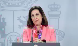  Margarita Robles, ministra de Defensa, anuncia nuevos admitidos para médico en la Sanidad militar sin especialidad previa.