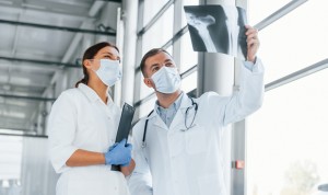 La sanidad no para en el Día del Trabajador más reivindicativo: "¡Gracias!"