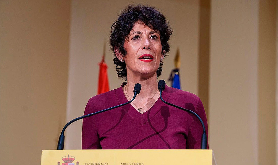  Elma Saiz, ministra de Seguridad Social, que informa de que la sanidad suma 3.000 afiliados.