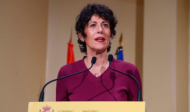  Elma Saiz, ministra de Seguridad Social, que informa de que la sanidad suma 3.000 afiliados.