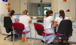 La sanidad, segundo sector más feminizado y quinto con más brecha salarial