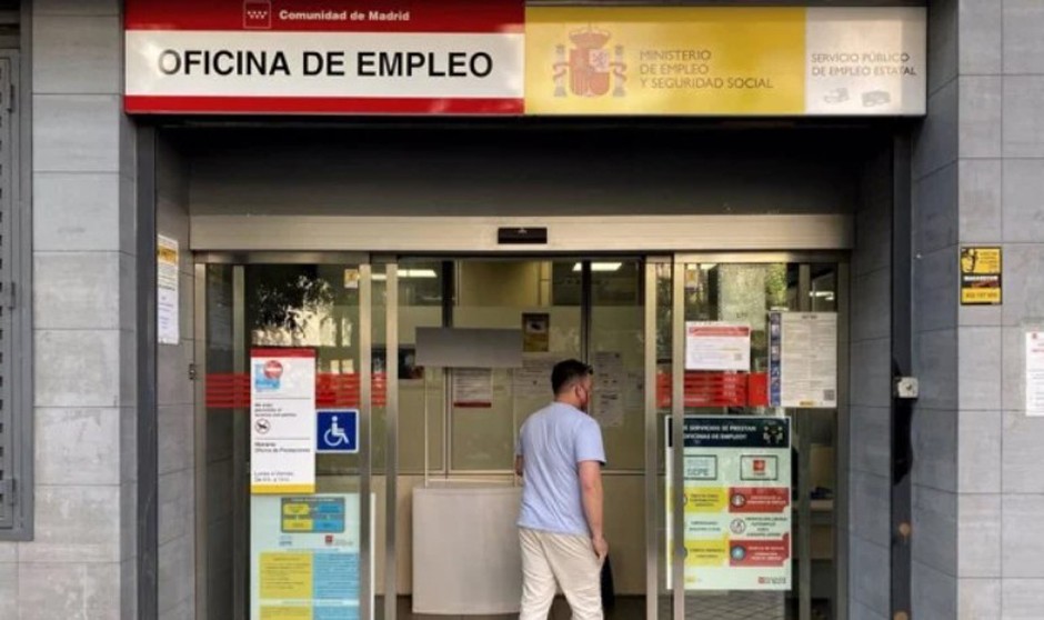 El empleo en sanidad creció en casi 12.000 profesionales en octubre.