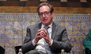  Miguel Mínguez, consejero de Sanidad de la Comunidad Valenciana, amplía el periodo vacacional del sistema de salud.