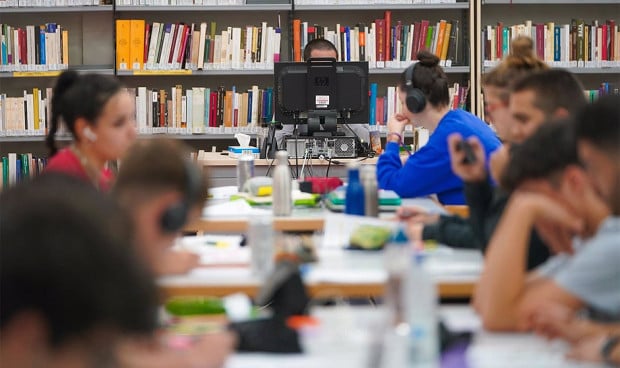 La Santísima Trinidad del estudiante MIR para derrotar el calor veraniego