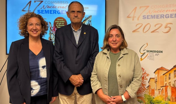 Ana María Cabrerizo, presidenta del Comité Organizador del 47º Congreso Nacional de Semergen; José Polo, presidente de la entidad y Cristina Manzanares, tesorera.