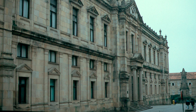 La sede de la Xunta a la Universidad y la facultad de Medicina al Clínico