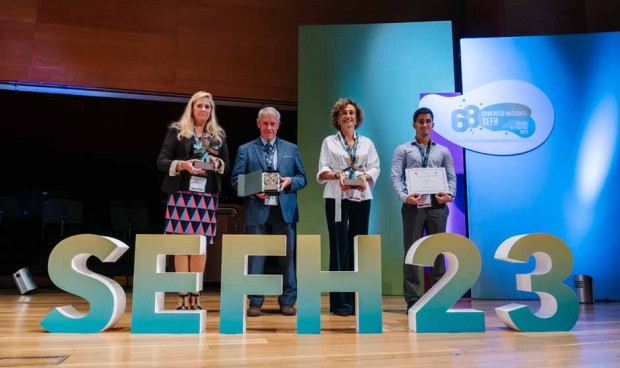 La SEFH entrega sus premios honoríficos de 2023 a Daniel Cardona, Dolores Fraga, Hilario Martínez y Esperanza Seco.