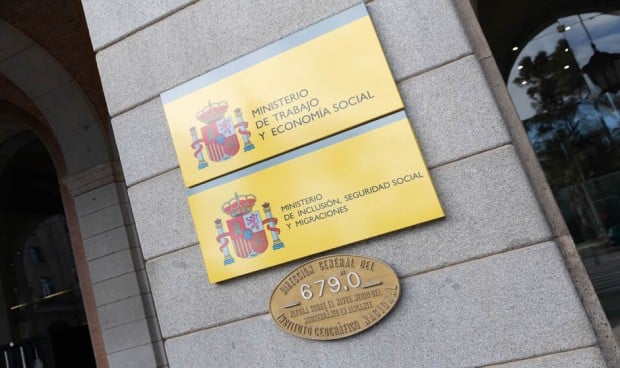 Funcionarios y afiliados del CSIF presentan reclamaciones ante el ministerio de Escrivá