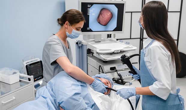 La semaglutida aumenta el riesgo de restos gástricos en endoscopias