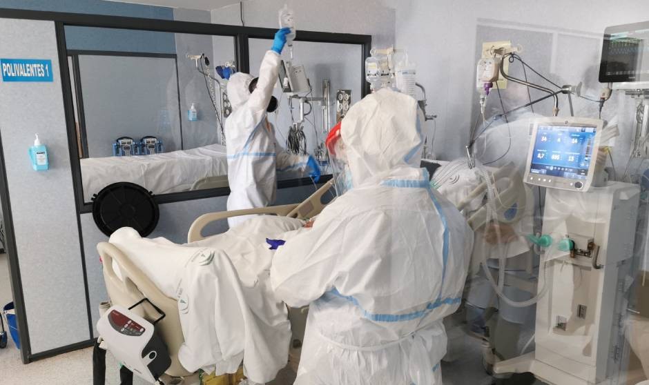 La sexta ola Covid-19 reduce la mortalidad en España en todas las edades