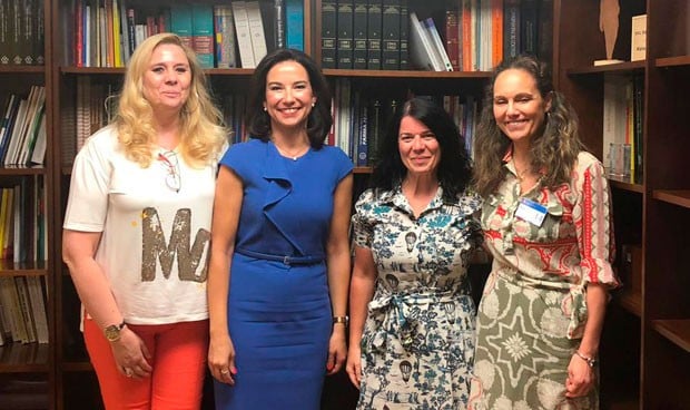 La subasta nacional 'preside' la cumbre Lacruz-farmacéuticos