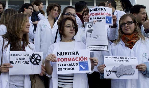 La suspensión de contratos de sanitarios se dispara en marzo un 337%