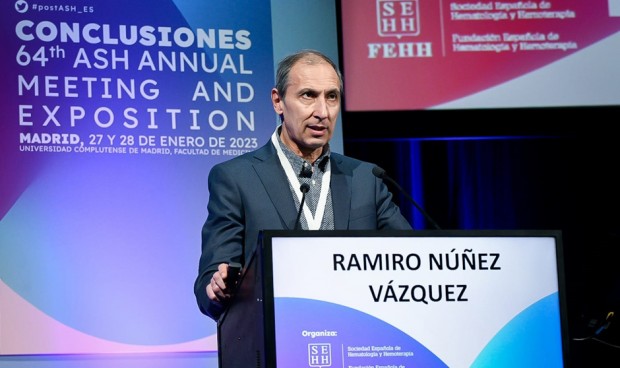  Ramiro Núñez, del Hospital Universitario Virgen del Rocío de Sevilla, explica las ventajas de la terapia génica.
