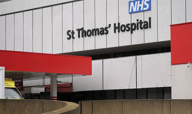 Un médico que ha trabajado allí revela en Redacción Médica las luces y sombras de la formación sanitaria británica