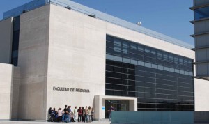 La universidad privada quiere formar más médicos: alta demanda a bajo coste