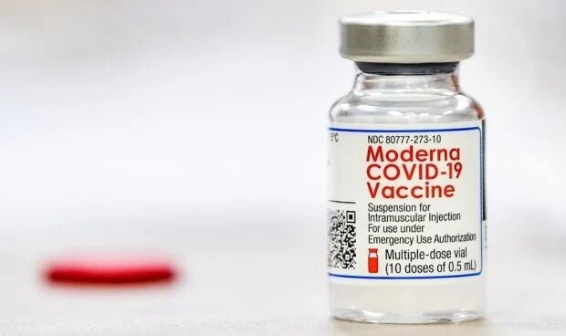 La vacuna covid de Moderna protege hasta 50 días más que la de Pfizer