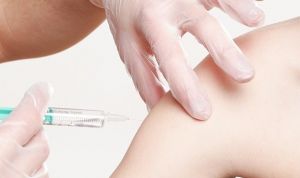 La vacuna del sarampión eleva la supervivencia infantil en todas las causas