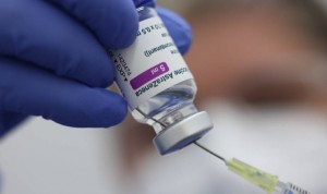 La variante Covid sudafricana se le 'atraganta' a la vacuna de Astrazeneca