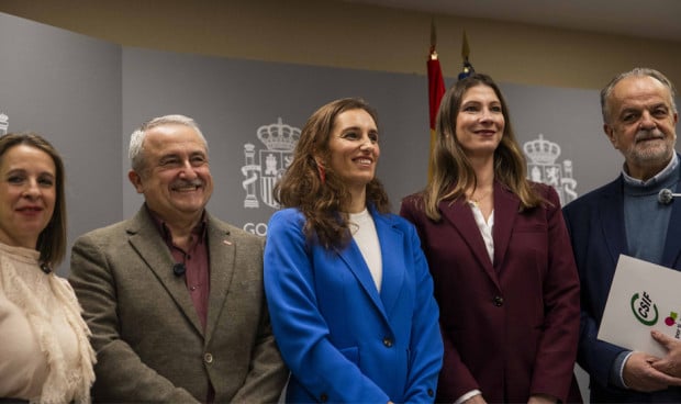  La ministra de Sanidad, Mónica García, pacta el Estatuto Marco con los sindicatos.