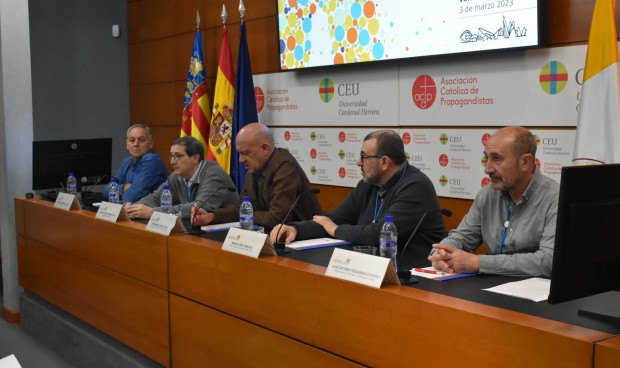 José Miguel Valero, en el centro de la imagen, en la mesa inaugural de la VII Jornada de Patologías Respiratorias de SEMG