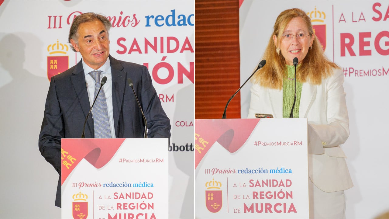 Redacción Médica entrega el premio en la categoría de Médico o Médica a César Hernández y María Luisa Sánchez. 