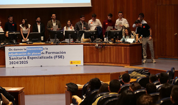  Acto de asignación MIR 2025. La vuelta a la asignación de plazas MIR en formato presencial no despeja los fantasmas sobre las plazas desiertas.