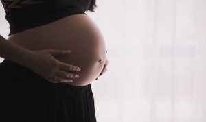 La 'walking epidural' permite dar a luz de pie en partos de bajo riesgo