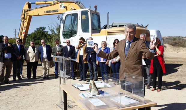 Lambán y Celaya ponen la primera piedra del nuevo Hospital de Alcañiz