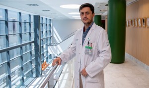 El médico que estudia los efectos del 'balconing' sobre la atención clínica