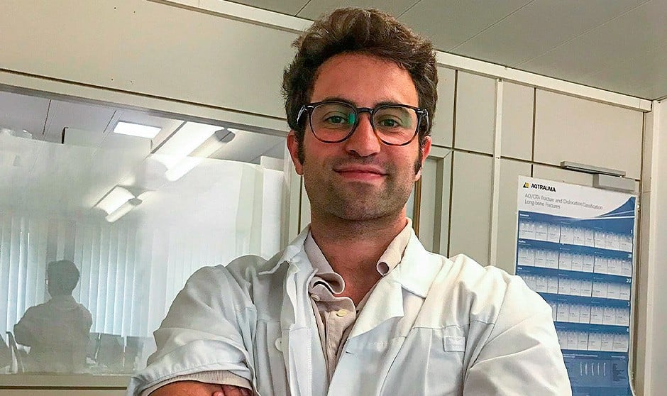 Manuel Silvestre renunció al MIR para hacer la especialidad de Cirugía Ortopédica y Traumatología en Suiza