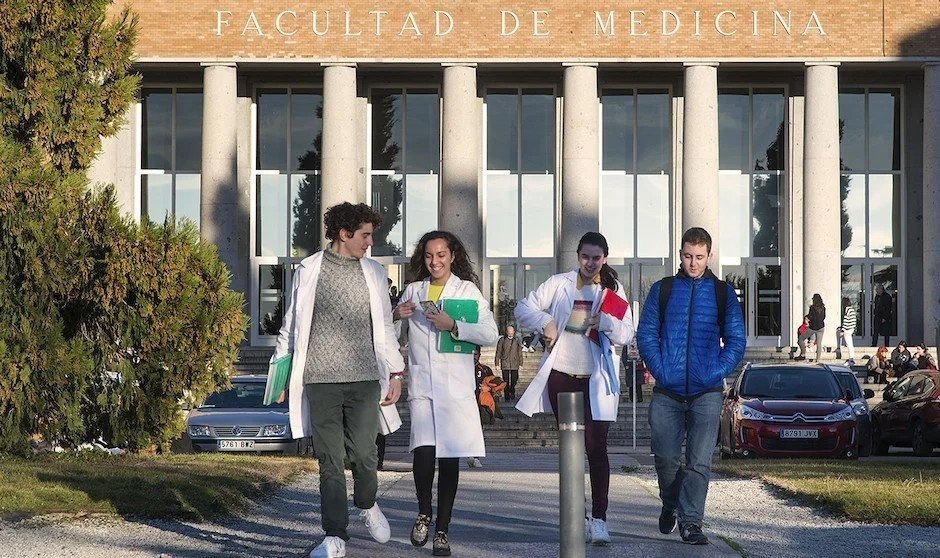 Adiós a clases online en el primer curso de Medicina con plena normalidad