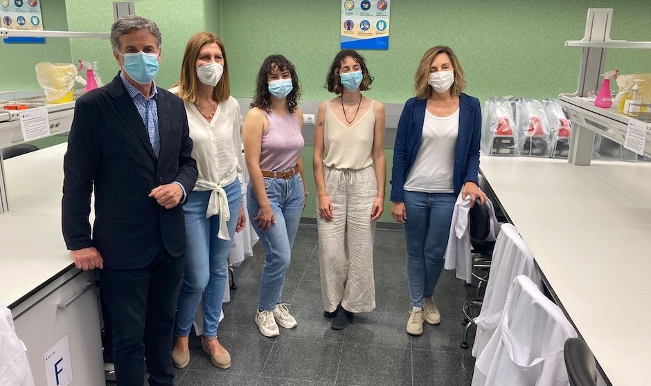 Baleares vislumbra el relevo médico con la primera promoción de su facultad