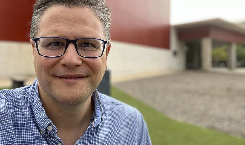 Bruno Nievas, pediatra y escritor: "Ningún contenido sustituye al médico"