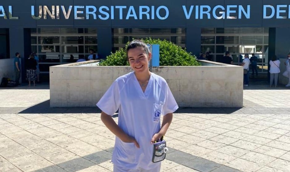 Clara, la EIR que será enfermera en el hospital que le salvó la vida