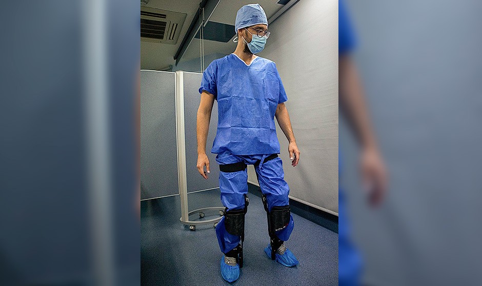 De utopía a realidad: un médico con displasia logra su meta de ser cirujano