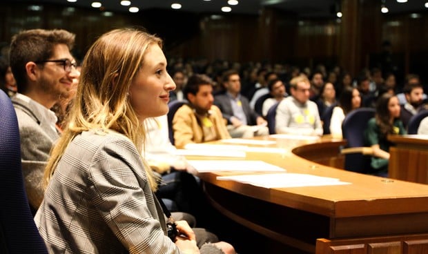 El 66% de médicos jubilados son hombres y 2 de cada 3 nuevos MIR, mujeres