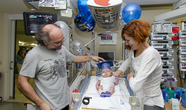 Historia del hospital español que 'gradúa' a sus bebés prematuros extremos
