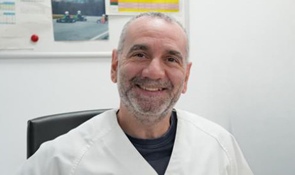 Jordi Gascón es el el jefe de la Unidad de Memoria del Hospital de Bellvitge, pero hace años continúa ejerciendo como médico en viajes a lugares lejanos