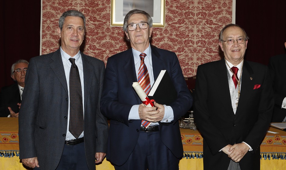 Pedro Orós, histórico pediatra de Casetas, el día que fue premiado en la Academia de Medicina de Zaragoza