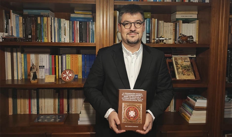 Raúl Expósito, enfermero  y profesor asociado de la Universidad de Castilla-La Mancha, habla sobre su libro donde repasa la historia de la Organización Colegial Enfermera en España.