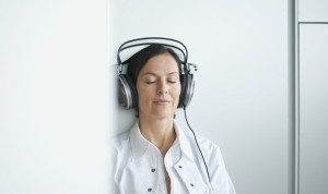 ¿Tienen los pacientes bandas sonoras? Una médica detalla casos donde está con pacientes y le vienen a la mente letras de canciones.